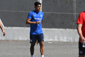 Buenos Aires.- En la foto tomada el 8 de enero de 2024, Cristian Tarragona. El plantel de San Lorenzo retomó este lunes sus entrenamientos de pretemporada en la Ciudad Deportiva a la espera de tres futbolistas que tienen acordado su contrato pero aún no lo formalizaron: el arquero Facundo Altamirano y los colombianos Carlos "La Roca" Sánchez y Jhohan Romaña. El plantel de Rubén Insua partirá mañana para Uruguay para comenzar la pretemporada.