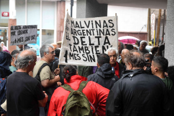 Buenos Aires, Argentina.- In the photos taken on January 16, 2024, residents of the Tigre Delta marched to the energy company Edenor due to power outages for a month. There are more than 1,600 users on the islands of the Tigre Delta who are still without electricity since the last storm on December 17 that affected the entire country and left 17 dead in Bahía Blanca.