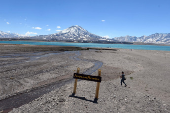 Mendoza, Argentina.- In the photo of January 20, 2024, with the reopening of the road that is only enabled in summer, opened this Saturday the circuit of Laguna del Diamante with its two natural riches: the water mirror and the volcano Maipo, that make up one of the most beautiful tourist treasures of Mendoza, Argentina.