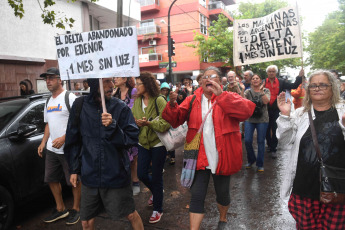 Buenos Aires, Argentina.- In the photos taken on January 16, 2024, residents of the Tigre Delta marched to the energy company Edenor due to power outages for a month. There are more than 1,600 users on the islands of the Tigre Delta who are still without electricity since the last storm on December 17 that affected the entire country and left 17 dead in Bahía Blanca.