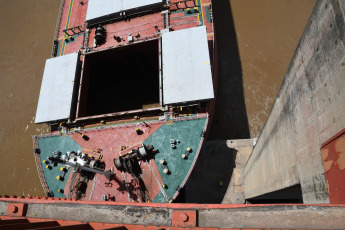 Entre Rios, Argentina.- In the photos taken on January 29, 2024, navigation continues to be interrupted due to the collision of a ship against the Zárate Brazo Largo bridge, the main communication route between the south of the province of Entre Ríos and the north of Buenos Aires, in Argentina. A huge cargo ship flying the Liberian flag collided this Sunday against the first pillar of the Zárate Brazo Largo bridge and navigation at kilometer 171 of the Paraná River was interrupted due to the collision.