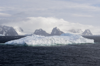 Antarctica.- In the photo taken on January 8, 2024, a new seismographic station in the Argentine Antarctic base Petrel was installed.