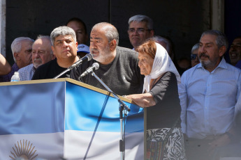 Buenos Aires, Argentina.- En la foto tomada el 24 de enero de 2024, el cosecretario general de la CGT Héctor Daer reclamó hoy a los diputados nacionales que "no actúen agazapados en la oscuridad, miren al pueblo a la cara" y rechacen el DNU y la ley "Bases" promovidas por el Gobierno de Javier Milei, tras lo cual advirtió que desde la central obrera "vamos a seguir la lucha y no vamos a dar un paso atrás hasta que caigan" esas medidas.