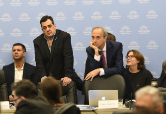 Buenos Aires.- En la foto tomada el 11 de enero de 2024, en el comienzo de la última jornada de debate de la Ley Ómnibus con la presencia de funcionarios del Ejecutivo, la discusión durante la mañana estuvo concentrada en Educación, Cultura y Niñez y Familia.