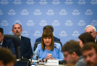 Buenos Aires.- En la foto tomada el 10 de enero de 2024, la Ministra de seguridad Patricia Bullrich expone en el Congreso por el debate de la ley ómnibus.