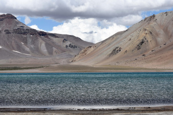 Mendoza, Argentina.- In the photo of January 20, 2024, with the reopening of the road that is only enabled in summer, opened this Saturday the circuit of Laguna del Diamante with its two natural riches: the water mirror and the volcano Maipo, that make up one of the most beautiful tourist treasures of Mendoza, Argentina.