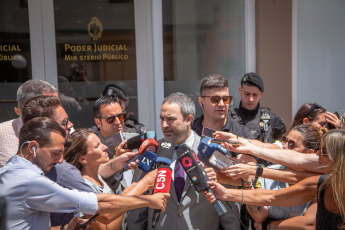 Mar de Ajó, Argentina.- En las fotos tomadas el 3 de enero del 2024, el fiscal del caso, Pablo Gamaleri, a cargo de la Unidad Funcional de Instrucción Descentralizada N°11 de Mar de Ajó. Los ocho mayores de edad detenidos por el crimen deTomás Tello, el joven de 18 años asesinado a puñaladas en el balneario de Santa Teresita durante los festejos de Año Nuevo, se negaron a declarar ante el fiscal del caso en una jornada de indagatorias que se extendió hasta esta madrugada, informaron fuentes judiciales.