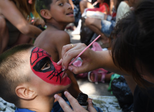 Buenos Aires- En la foto tomada el 6 de enero de 2024, la asociación civil Tierra, Techo y Trabajo realizó una jornada de festejo sobre la calle Padilla, entre Acevedo y Malabia, en el barrio porteño de Villa Crespo.