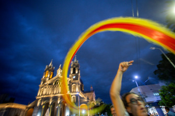 La Rioja.- En la foto tomada el 10 de enero de 2024, los trabajadores del cine y de otros sectores de la cultura de Argentina se manifestaron este miércoles frente al Congreso de la Nación en Buenos Aires, donde los parlamentarios debaten la llamada 'ley ómnibus' propuesta por el Gobierno del libertario Javier Milei que contempla desmantelar varias instituciones culturales y reducir la financiación de otras.