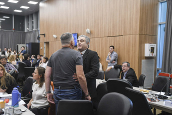 Buenos Aires, Argentina.- En las fotos tomadas el 15 de enero del 2024, Rodolfo Llanos, representante de la Unión de Emprendedores de la República Argentina en  el plenario de comisiones de la Cámara de Diputados que analiza el proyecto de ley ómnibus retomó su trabajo con la recepción de los testimonios de empresas, asociaciones, ONG's y sectores alcanzados por lo dispuesto en esa iniciativa.