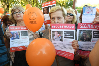 Buenos Aires, Argentina.- In the photos taken on January 17, 2024, relatives and friends in Argentina of Kfir Bibas, the youngest of those kidnapped during the Hamas attack on Israel on October 7, celebrated his first birthday "no happy” with orange balloons, alluding to his red hair, and asked for his release.