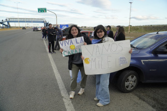 Rīo Gallegos.- En la foto tomada el 6 de enero de 2024, Javier Milei aterrizó en Santa Cruz, para luego visitar las bases antárticas "Marambio" y "Esperanza”.