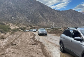 Mendoza, Argentina.- In the photos taken on January 21, 2024, an avalanche of mud and mud, which fell on a sector of Route 7, at the Cristo Redentor international crossing, which connects Mendoza with Chile, forced to cut traffic for a few hours until it clears. The Cristo Redentor tunnel was interrupted for more than an hour.