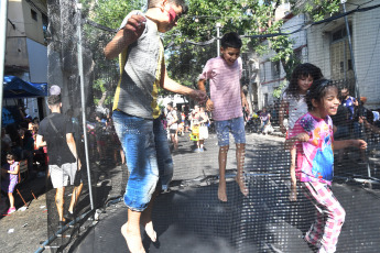 Buenos Aires- En la foto tomada el 6 de enero de 2024, la asociación civil Tierra, Techo y Trabajo realizó una jornada de festejo sobre la calle Padilla, entre Acevedo y Malabia, en el barrio porteño de Villa Crespo.