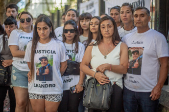 Mar del Plata, Argentina.- En las fotos tomadas el 30 de enero del 2024, la madre de un motociclista asesinado tras una discusión de tránsito, en 2021 en la ciudad bonaerense de Mar del Plata, declaró este lunes, al comenzar el juicio por el crimen. Jorge Mattar está detenido desde julio de 2021 por el homicidio de Leandro Yamil Vilugron.