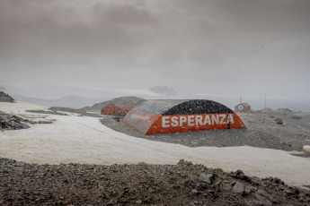 Antarctica, Argentina.- Photos taken on January 15, 2024 show the Argentine Esperanza base, the only Antarctic settlement where families winter. The Argentine Antarctic Institute (IAA) began this year, for the first time in its history, anthropological studies on human practice in Antarctica, thus expanding the institution's research area in Social Sciences.