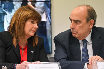 Buenos Aires, Argentina.- In the photos taken on January 19, 2024, the Minister of Security, Patricia Bullrich (left), gave a press conference in Buenos Aires, Argentina. Bullrich described as "a success" the operation carried out in Córdoba in which relatives of drug trafficker "Fito" Matías, responsible for the latest wave of violence in Ecuador, were arrested and expelled from the country. In addition, she announced that President Javier Milei will speak with President Daniel Noboa in the next few hours.