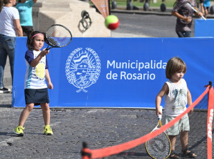 Rosario, Argentina.- In the photo taken on January 21, 2024, tennis fans of all ages participated in a recreational festival in Rosario as an activity prior to the Davis Cup series to be played by Argentina and Kazakhstan on February 3 and 4 at the local Jockey Club.