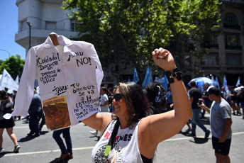 Buenos Aires, Argentina.- In the photos taken on January 24, 2024, protesters at Plaza Congreso, with partial cuts to traffic, within the framework of the strike and mobilization called by the CGT. Argentina is experiencing its first general strike since 2019, called by the country's main union center, against the extensive reforms promoted by the government of libertarian Javier Milei.