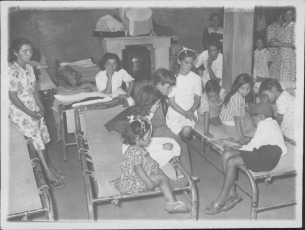 San Juan- En la foto de archivo, escenas del terremoto. Leé: Una muestra conmemorará el 80° aniversario del terremoto de 1944 El terremoto del 15 de enero de 1944 fue la mayor tragedia que recuerda el pueblo argentino. Estiman cerca miles de muertos, de una cifra aún mayor de heridos (datos aun inciertos), y de la destrucción casi total de una ciudad. Los efectos llegaron también a Córdoba, La Rioja, Mendoza y San Luis. En realidad, las consecuencias del sismo fueron desproporcionadas comparándolas con su intensidad. Fueron segundos interminables. El movimiento telúrico fue a las 20.49 horas y alcanzó 7,4 grados de magnitud en Escala Richter y una intensidad máxima de IX grados en la Escala Mercalli modificada. El epicentro se ubicó a 20 kilómetros al norte de la ciudad de San Juan, en las proximidades de la localidad de La Laja, en el departamento Albardón.