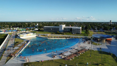 Formosa, Argentina.- In the photos taken on 21, 2024, people enjoy the Formosa water park in the summer season. The economic crisis suffered by Argentina, with inflation exceeding 200%, had its consequences in the current summer season, which registers little movement in hotel establishments with a decrease in reservations. Domestic tourism, which had managed to recover after the inactivity of the pandemic, now faces a complex situation, and although the country is receiving foreign visitors, it is not able to recover.