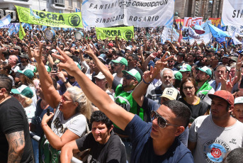 Rosario, Argentina.- In the photo taken on January 24, 2024, a massive mobilization took place today in Rosario, province of Santa Fe in the framework of the national strike called by the CGT against the decree of necessity and urgency (DNU) and the bill "Bases" promoted by the government of Javier Milei.