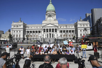 Buenos Aires, Argentina.- In the photos taken on January 29, 2024, members of the Piquetera Unit, popular assemblies and combative unionism, gave a press conference in the Plaza del Congreso to reject the Omnibus Law and the repressive protocol.