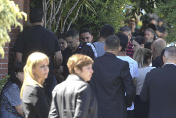 Buenos Aires, Argentina.- En las fotos tomadas el 23 de enero del 2024, la Ministra de Seguridad, Patricia Bullrich, asiste al velatorio de Umma Aguilera, la niña de 9 años e hija de un custodio de la ministra, que fue asesinada este lunes de un balazo en la cabeza por delincuentes durante un intento de robo en el partido de Lomas de Zamora.