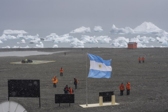 Antarctica- In the photo of January 13, 2024, the ship ARA Alte Irízar finished the first landing of construction materials, food and fuel for the replenishment of the Argentine Antarctic base Petrel, where it also moved to the new crew, 23 people, and retreated to the outgoing force, made up of 20 others, in a logistical and military deployment in support of science that took four days operating 24 hours in the framework of the Antarctic Summer Campaign (CAV).