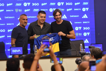 Buenos Aires.- En la foto tomada el 5 de junio de 2024, Diego Martínez fue presentado oficialmente como nuevo técnico de Boca en una conferencia de prensa.