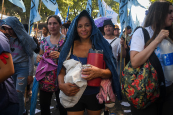 Buenos Aires, Argentina.- In the photos taken on January 24, 2024, protesters at Plaza Congreso, with partial cuts to traffic, within the framework of the strike and mobilization called by the CGT. Argentina is experiencing its first general strike since 2019, called by the country's main union center, against the extensive reforms promoted by the government of libertarian Javier Milei.