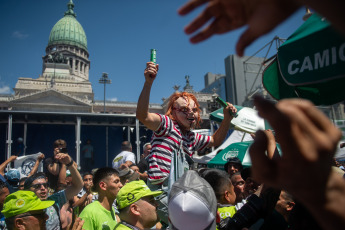 Buenos Aires, Argentina.- In the photos taken on January 24, 2024, protesters at Plaza Congreso, with partial cuts to traffic, within the framework of the strike and mobilization called by the CGT. Argentina is experiencing its first general strike since 2019, called by the country's main union center, against the extensive reforms promoted by the government of libertarian Javier Milei.