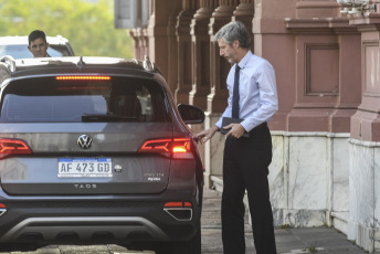 Buenos Aires, Argentina.- En las fotos tomadas el 2 de enero del 2024, Santiago Bausili, Presidente del BCRA. El presidente Javier Milei, encabezó la primera reunión de gabinete del año, en la que se analizaron temas de gestión y de la que participan ministros y colaboradores próximos, en la Casa Rosada.