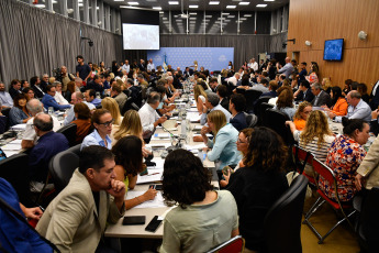 Buenos Aires.- En la foto tomada el 9 de enero, 2024, el plenario de comisiones de la Cámara de Diputados que debatirá el proyecto de ley ómnibus "Bases y Puntos de Partida de la Libertad de los Argentinos" comenzó a las 14.30 y cuenta con la presencia de funcionarios del Poder Ejecutivo.