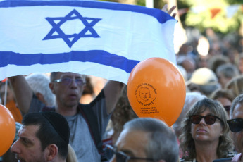 Buenos Aires, Argentina.- In the photos taken on January 17, 2024, relatives and friends in Argentina of Kfir Bibas, the youngest of those kidnapped during the Hamas attack on Israel on October 7, celebrated his first birthday "no happy” with orange balloons, alluding to his red hair, and asked for his release.