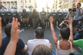 Buenos Aires, Argentina.- In the photos taken on January 31, 2024, members of the Gendarmerie and the Federal Police intervened to evict protesters from left-wing political groups and social organizations located in front of the National Congress, with the aim of free the public road that they had occupied as part of the protest against the projects promoted by the Government.