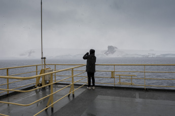 Antarctica.- In the photo taken on January 17, 2024, the families who wintered at the Argentine Esperanza Antarctic Base undertook the return to their homes in the plane Hercules C-130 from the base Marambio to Río Gallegos, after being temporarily housed in the icebreaker ARA Almirante Irízar (RHAI) until this Tuesday morning. These are seven families with a total of 12 children, 4 adolescents and 2 young people, in an age range of 5 to 20 years.