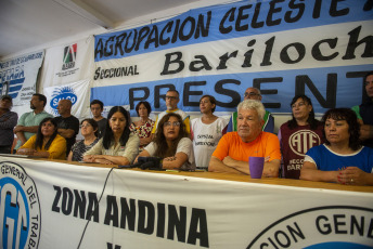 Bariloche, Argentina.- En la foto tomada el 23 de enero de 2024, la CGT junto a distintas organizaciones de sociales realizaron hoy una conferencia de prensa de cara al paro General y Movilización convocado para mañana en todo el país.