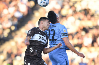 Buenos Aires, Argentina.- En las fotos tomadas el 15 de febrero del 2024, durante el partido entre Platense y Belgrano de Córdoba, en un partido válido por la quinta fecha de la Zona B de la Copa de la Liga Profesional en Vicente López. Platense y Belgrano igualaron 1 a 1. Así, el "Calamar" quedó en noveno puesto de la Zona B y el ‘Pirata’ en el penúltimo, sin conocer la victoria.