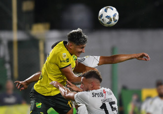 Buenos Aires, Argentina.- In the photos taken on February 26, 2024, during the match between Defensa y Justicia and Riestra in a match corresponding to date 7 of the League Cup at the Norberto "Tito" Tomaghello stadium. Defensa y Justicia tied 1-1 with Riestra. Before reaching the tie, the VAR was the protagonist of the controversy of the match by annulling a penalty in favor of Defensa y Justicia due to a previous offside.