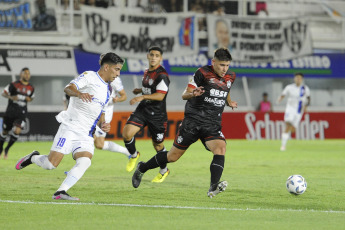 Santiago de Estero, Argentina.- In the photos taken on February 2, 2024, during the match between Central Córdoba and Godoy Cruz, for the 2024 LPF Cup at the Alfredo Terrera stadium. Godoy Cruz de Mendoza achieved his second win in a row after beating Central Córdoba, from Santiago del Estero, 2-0 as a visitor.