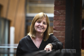 Buenos Aires, Argentina.- En las fotos tomadas el 26 de febrero del 2024, la historiadora e investigadora del Conicet, Mariel Ceva, participó del Congreso Internacional sobre el Patrimonio Industrial bajo la consigna, “El Estado General del Patrimonio Industrial en la Argentina”. El evento, busca promover fortalecer el vínculo de programas universitarios, contribuir a la formación de recursos humanos en diferentes niveles académicos y fomentar la investigación en todo el país.