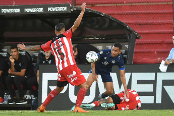 Buenos Aires, Argentina.- In the photos taken on February 19, 2024, Barracas Central reached Talleres, for the 6th tournament of Argentina - Copa LPF 2024 at the Estadio Tomás Ducó. Barracas won 2-1 at Talleres. The party goles for the local players Marco Iacobellis (1' 1T) and Maximiliano Zalazar (4' 2T). Just like the visitor's goal is Gastón Benavídez (31' 1T).