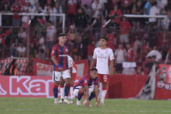 Buenos Aires, Argentina.- In the photograph taken on February 24, 2024 in the Autonomous City of Buenos Aires at the Tomás Adolfo Ducó Stadium, scenes from the match played between Huracán and San Lorenzo can be seen. The result of the match was 0 to 0, on date 7 of the Argentine Professional Football League.