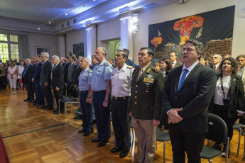 Buenos Aires, Argentina.- En las fotos tomadas el 28 de febrero del 2024, el ministro de Defensa, Luis Petri, la canciller, Diana Mondino, junto a la vicepresidente, Victoria Villarruel, encabezaron en el Palacio San Martín el acto en conmemoración por el día de la Antártida Argentina, que celebra el 120° aniversario de la presencia ininterrumpida en el continente blanco. La Argentina inauguró el Observatorio Meteorológico en la isla Laurie, actual Base Orcadas, el 22 de febrero de 1904, fecha que marcó el inicio de la presencia ininterrumpida del país en el continente blanco.