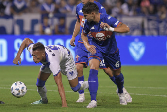 Buenos Aires, Argentina.- In the photos taken on February 26, 2024, during the match between Vélez Sarsfield and Tigre in a match corresponding to date 7 of the League Cup at the José Amalfitani stadium. Vélez Sarsfield tied Tigre 2-2. Vélez is eighth in Zone A of the tournament, while Tigre is last in Group B and has not yet won in the competition.