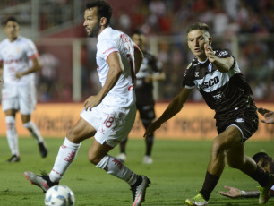 Santa Fe, Argentina.- In the photos taken on February 19, 2024, Unión faces Platense in a match for date 6 of the Argentina tournament - LPF Cup 2024 at the Avenida stadium. Unión drew a goalless draw against Platense.