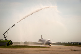 Buenos Aires, Argentina.- In the photos taken on February 5, 2024, the Minister of Defense, Luis Petri, led the presentation of an aircraft for the Air Force at the “El Palomar” air base. The presentation of the new aircraft, Embraer ERJ 140 LR (Long Range), a twin-engine regional range aircraft will be used to strengthen the operational capabilities of the I Air Brigade of the Argentine Air Force.