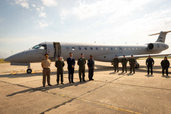 Buenos Aires, Argentina.- In the photos taken on February 5, 2024, the Minister of Defense, Luis Petri, led the presentation of an aircraft for the Air Force at the “El Palomar” air base. The presentation of the new aircraft, Embraer ERJ 140 LR (Long Range), a twin-engine regional range aircraft will be used to strengthen the operational capabilities of the I Air Brigade of the Argentine Air Force.