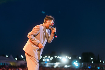 Neuquén, Argentina.- In the photos taken on February 13, 2024, more than 250 thousand spectators attended the National Confluencia Festival, which brought together in its eleventh edition a good part of the artists of the new scene and with the presentation by Fito Páez on the fourth day of the festival.